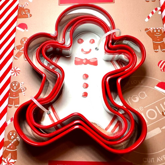 Set of 3 Christmas Nested Gingerbread Men Red Metal Cookie Cutters - Picture 2 of 6